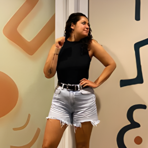 O Vinícius é um profissional excelente! Sempre disponível, atencioso e montou todo o meu processo de emagrecimento de forma simples e sem complicações. Recomendo de olhos fechados, ele e toda a equipe são incríveis! E o melhor: até receitas ele faz durante a consulta kkkkk Um dia esqueci minha refeição da tarde em casa (meu whey protein) e ele foi até a cozinha da clínica preparar um whey super delicioso pra mim. É esse tipo de cuidado que faz toda a diferença!